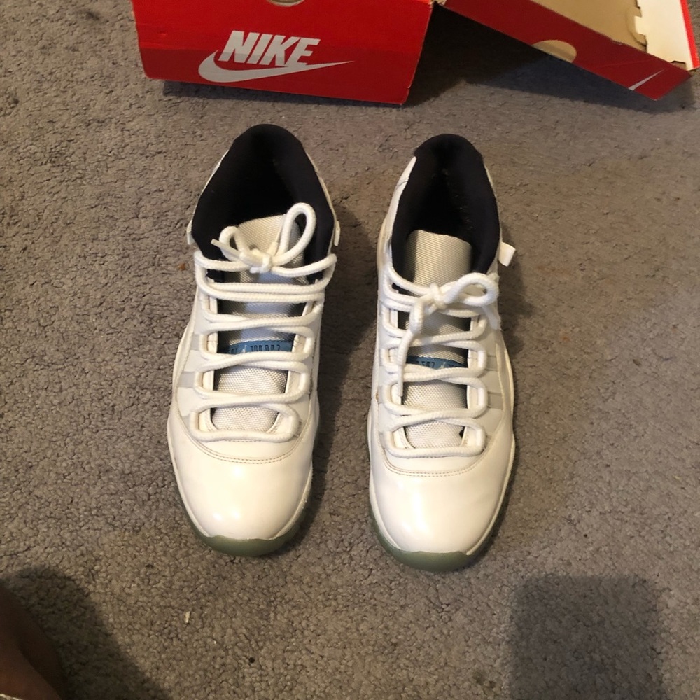 Air Jordan 11 Columbia